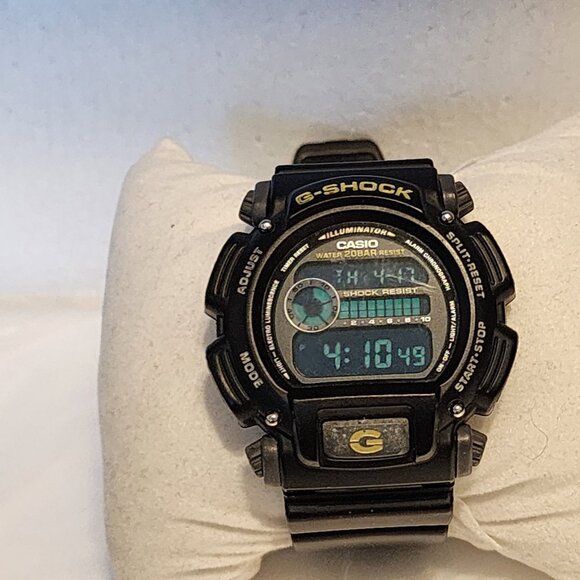 Casio G Shock Black and gold good to great shape - Picture 2 of 11